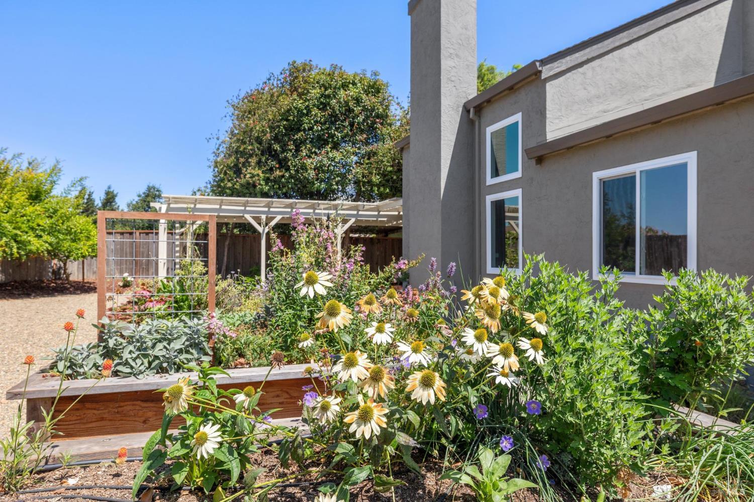 Detail Gallery Image 75 of 82 For 772 Barton Way, Benicia,  CA 94510 - 3 Beds | 2 Baths
