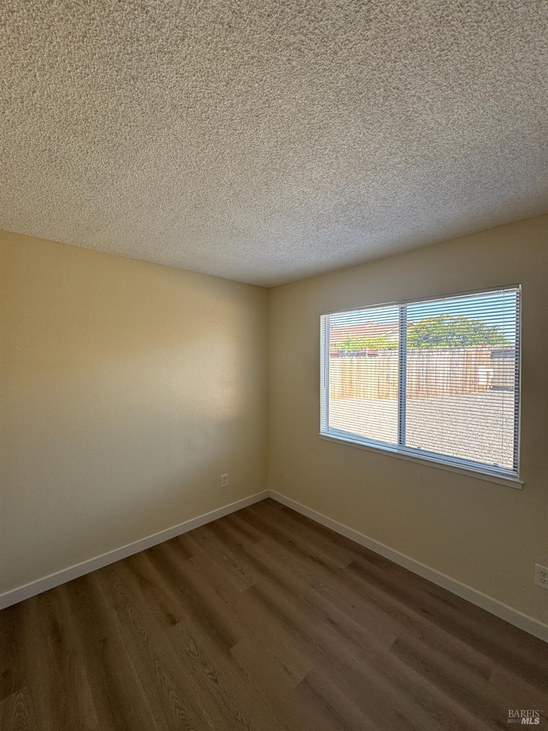 Detail Gallery Image 11 of 58 For 120 Merrimac Ct, Vallejo,  CA 94589 - 3 Beds | 2 Baths