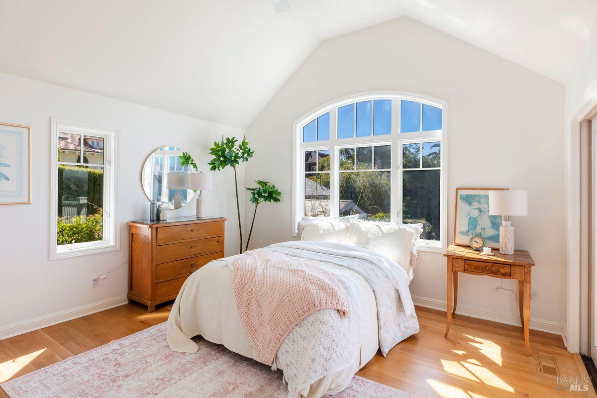 Detail Gallery Image 30 of 61 For 335 Golden Gate Ave, Belvedere,  CA 94920 - 4 Beds | 4/1 Baths