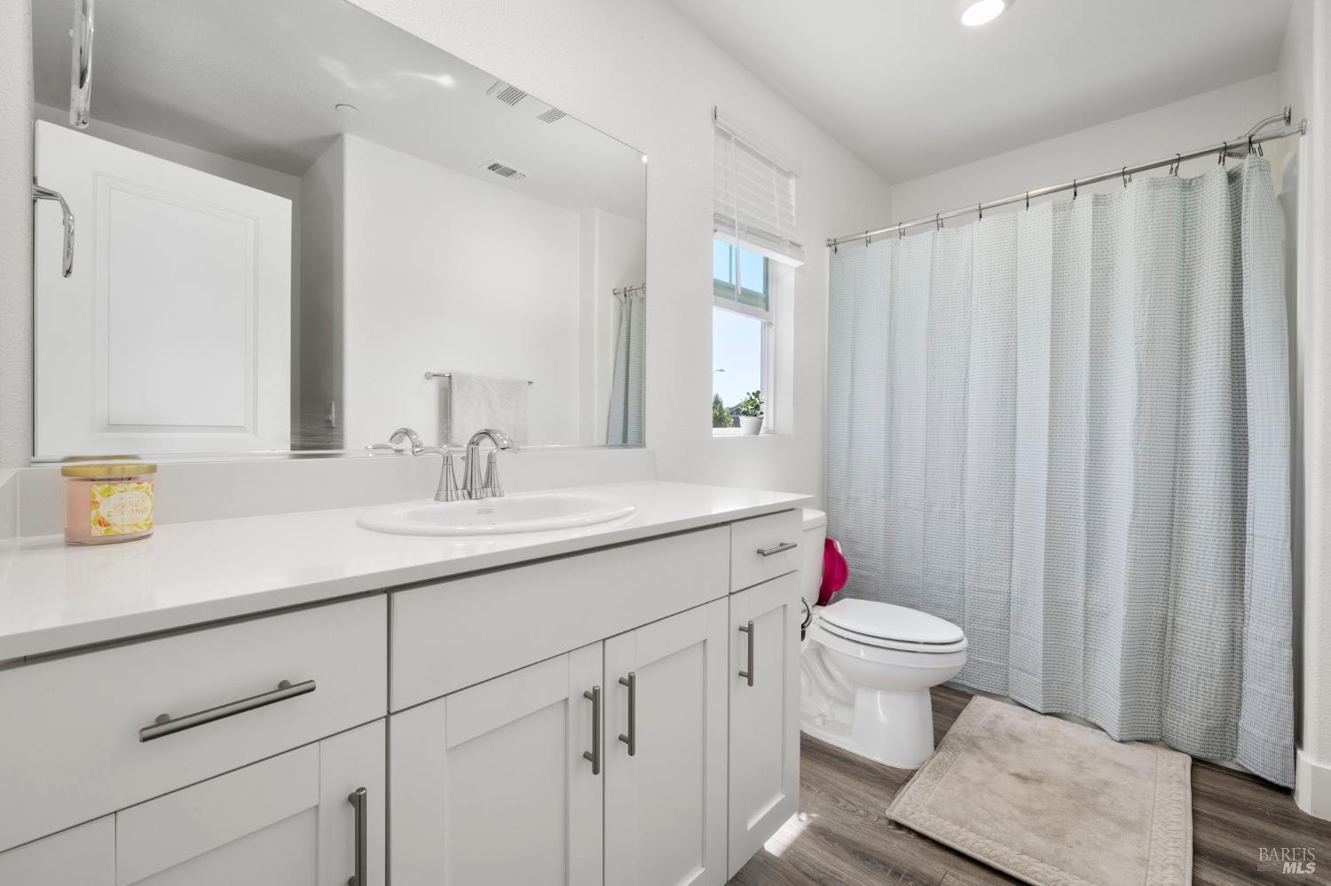 Detail Gallery Image 19 of 25 For 6048 Oak Leaf Pl, Rohnert Park,  CA 94928 - 3 Beds | 2/1 Baths