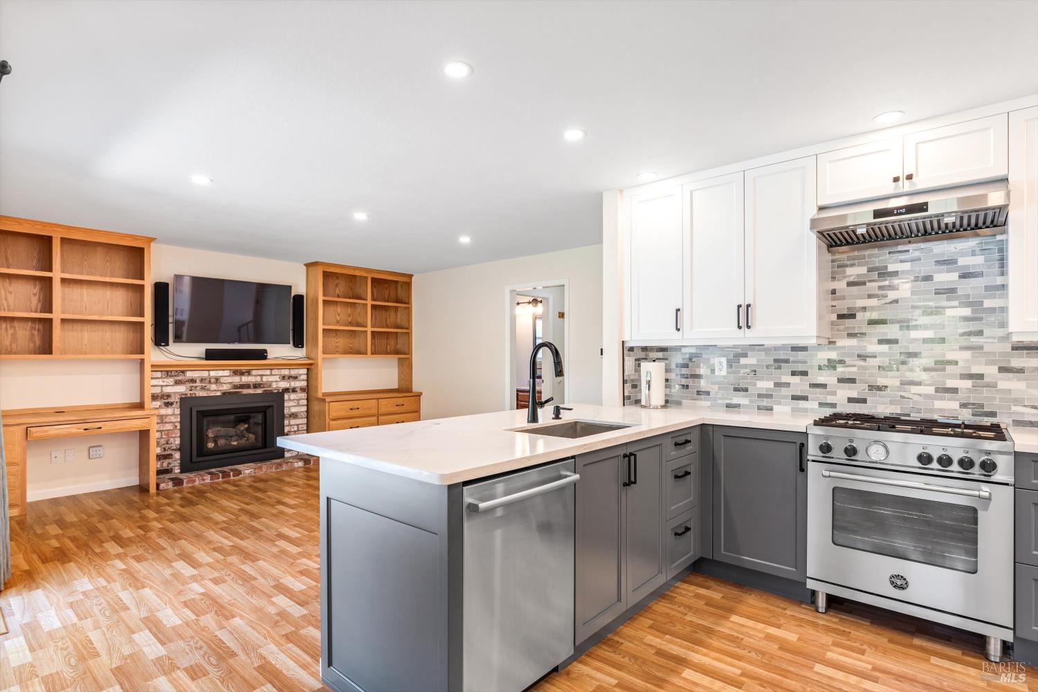 Detail Gallery Image 8 of 35 For 212 Mendelssohn Ct, Cotati,  CA 94931 - 3 Beds | 2/1 Baths
