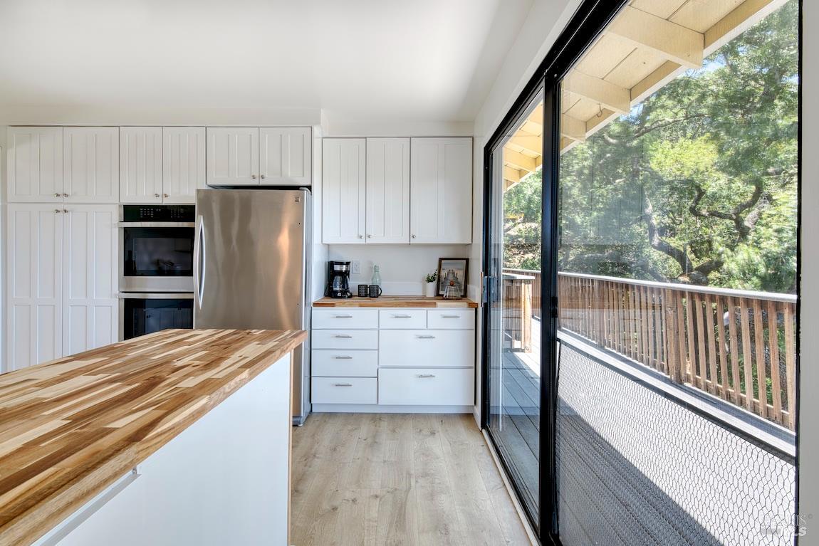 Detail Gallery Image 10 of 54 For 76 Oak Springs Dr, San Anselmo,  CA 94960 - 5 Beds | 3/1 Baths