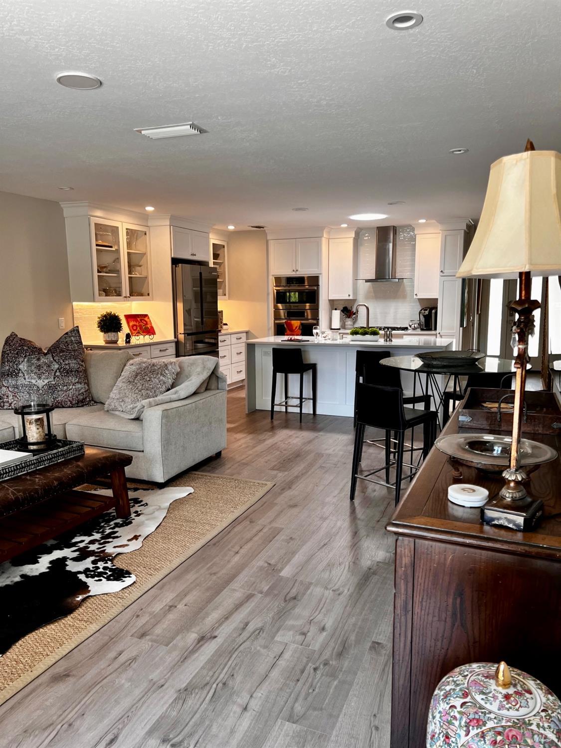 Detail Gallery Image 6 of 14 For 135 Vineyard Cir, Yountville,  CA 94599 - 2 Beds | 2 Baths