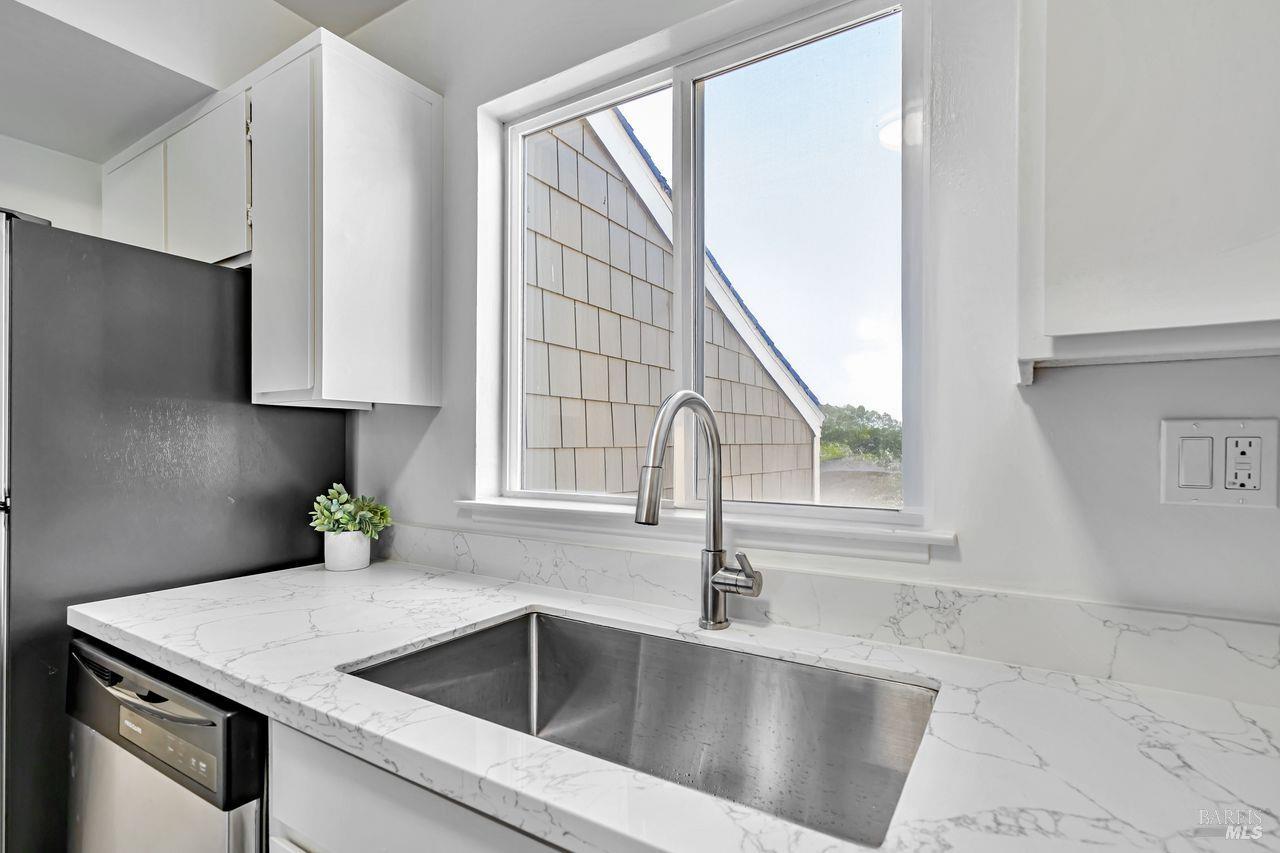 Detail Gallery Image 7 of 36 For 1267 Valley Oak Ct #F,  Novato,  CA 94947 - 3 Beds | 1/1 Baths