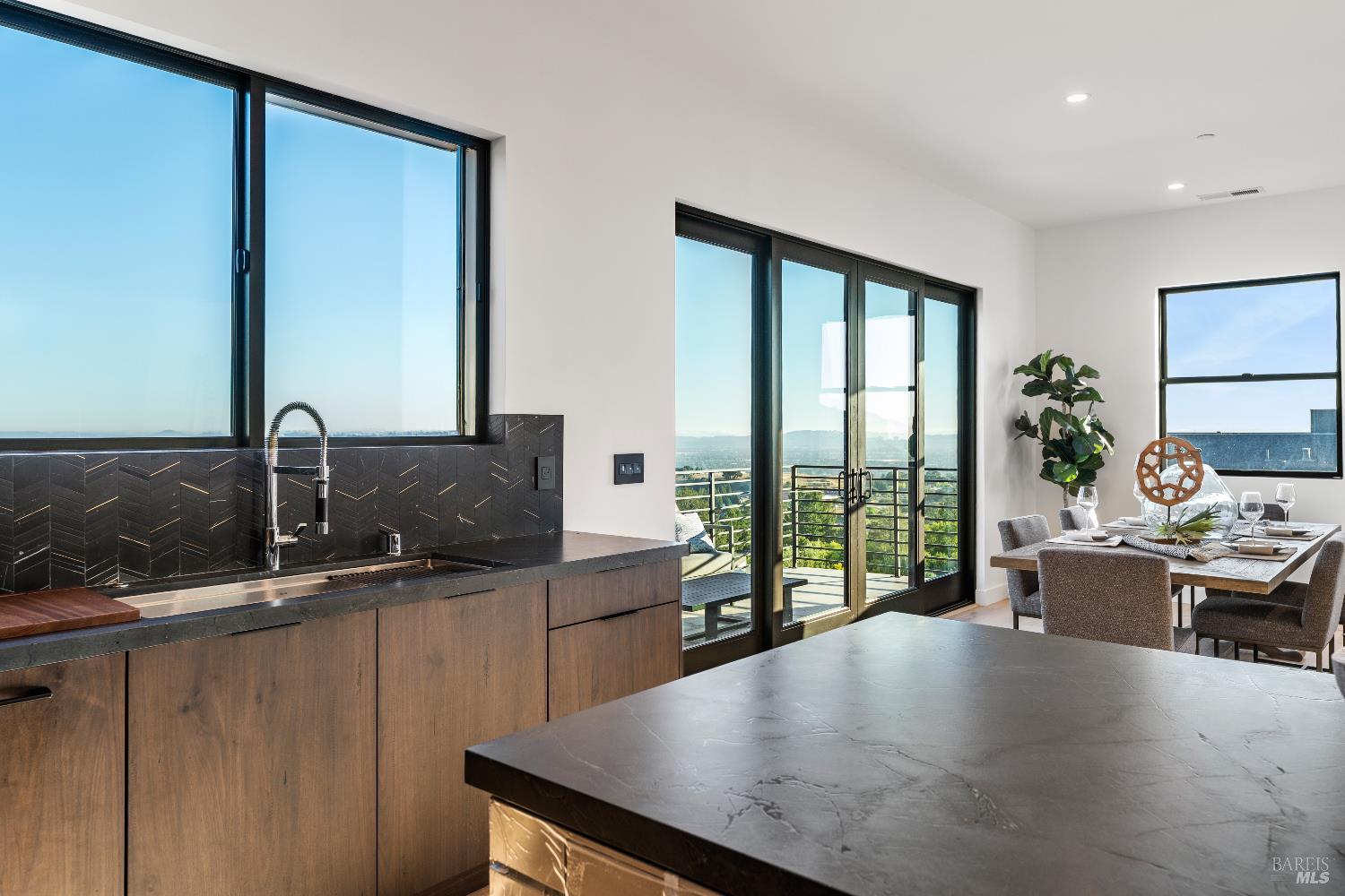 Detail Gallery Image 16 of 47 For 2156 Wedgewood Way, Santa Rosa,  CA 95404 - 4 Beds | 4/1 Baths