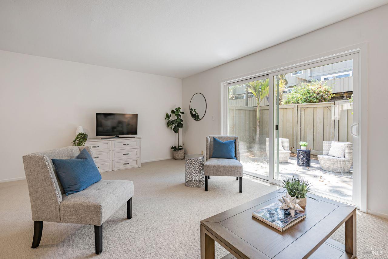 Detail Gallery Image 5 of 36 For 1267 Valley Oak Ct #F,  Novato,  CA 94947 - 3 Beds | 1/1 Baths
