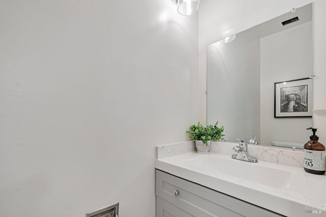 Detail Gallery Image 32 of 36 For 1267 Valley Oak Ct #F,  Novato,  CA 94947 - 3 Beds | 1/1 Baths