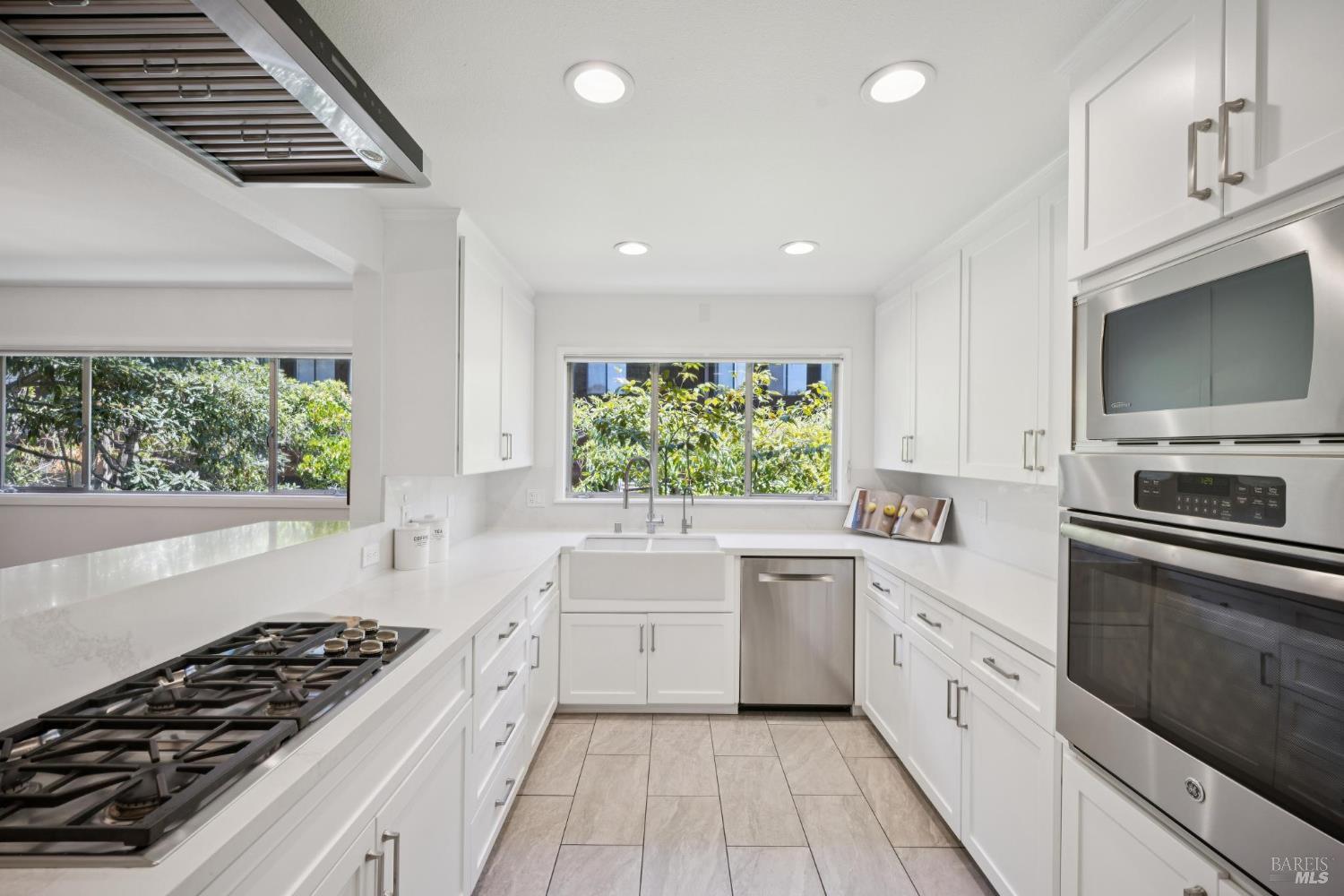 Detail Gallery Image 6 of 47 For 31 Knoll Ln, Mill Valley,  CA 94941 - – Beds | – Baths