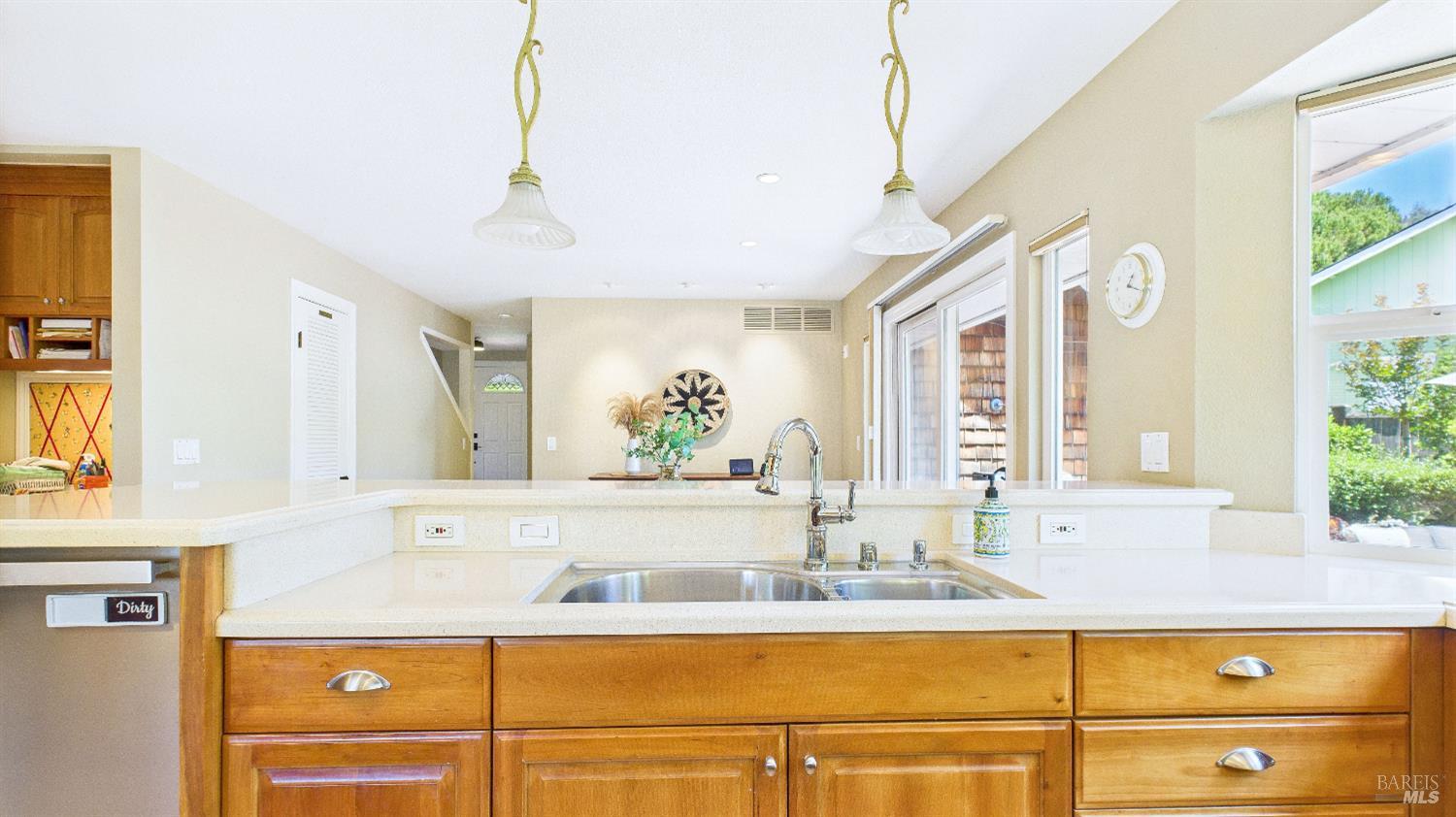 Detail Gallery Image 15 of 63 For 5212 Beaumont Way, Santa Rosa,  CA 95409 - 3 Beds | 2/1 Baths