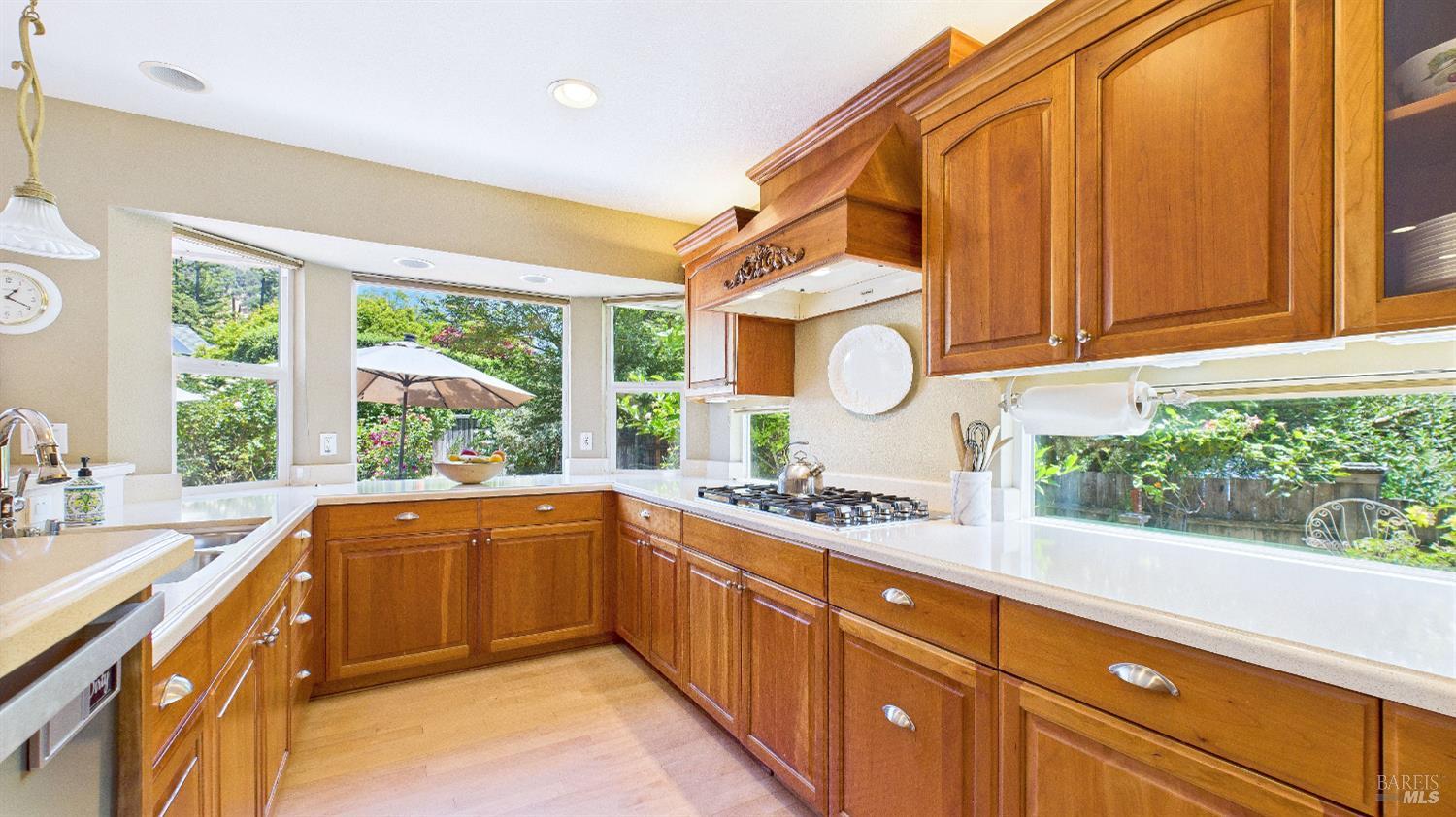 Detail Gallery Image 14 of 63 For 5212 Beaumont Way, Santa Rosa,  CA 95409 - 3 Beds | 2/1 Baths
