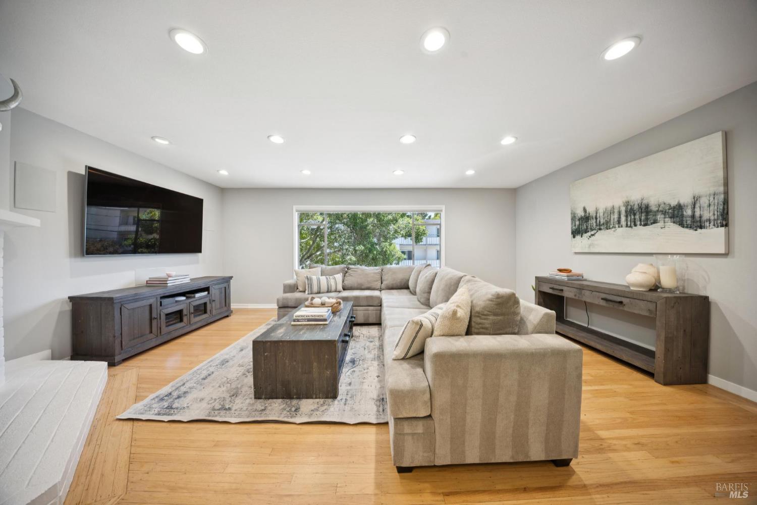 Detail Gallery Image 3 of 47 For 31 Knoll Ln, Mill Valley,  CA 94941 - – Beds | – Baths