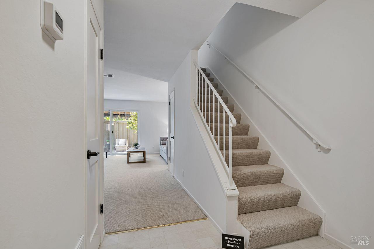 Detail Gallery Image 11 of 36 For 1267 Valley Oak Ct #F,  Novato,  CA 94947 - 3 Beds | 1/1 Baths