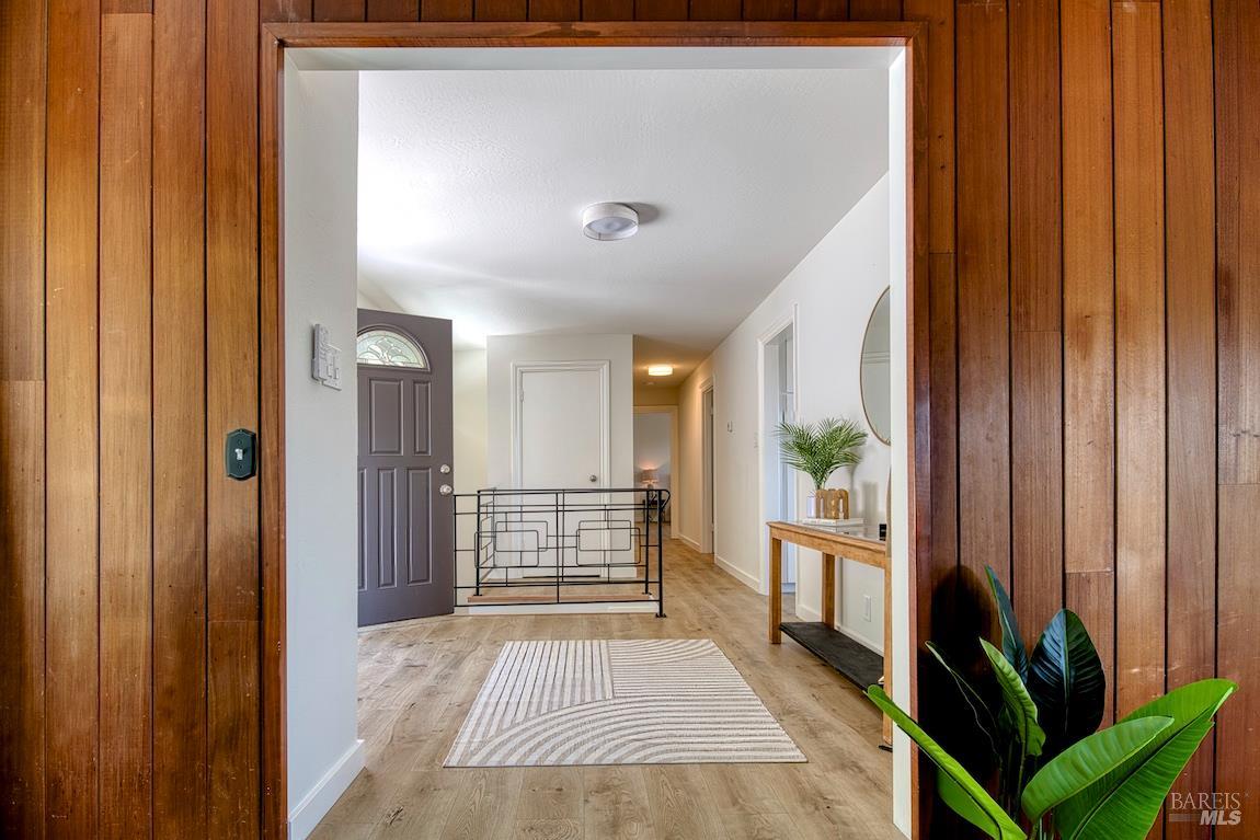 Detail Gallery Image 5 of 54 For 76 Oak Springs Dr, San Anselmo,  CA 94960 - 5 Beds | 3/1 Baths
