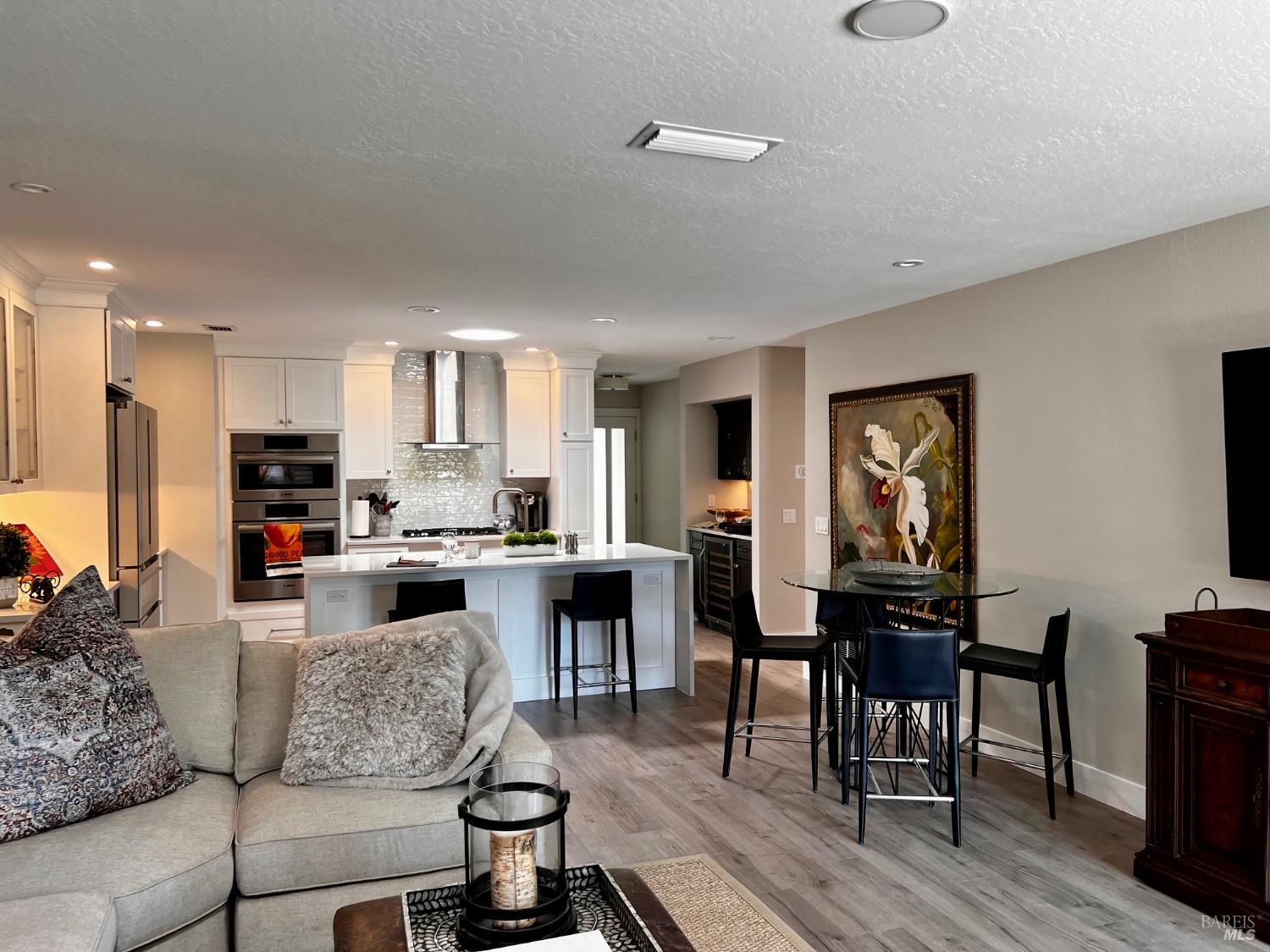 Detail Gallery Image 5 of 14 For 135 Vineyard Cir, Yountville,  CA 94599 - 2 Beds | 2 Baths
