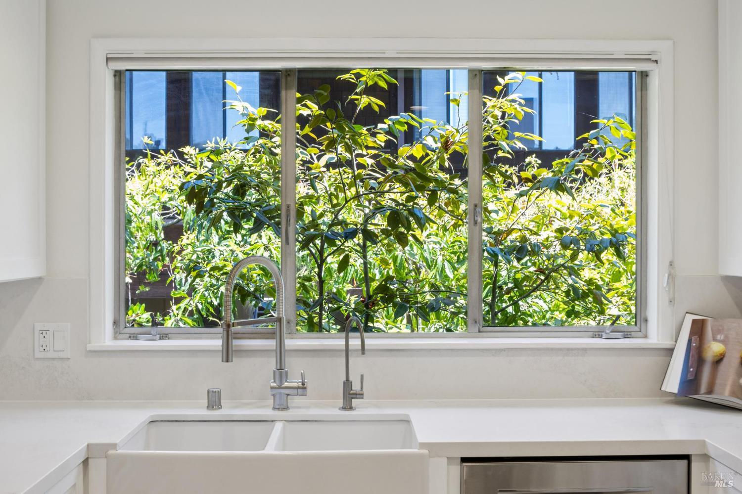 Detail Gallery Image 7 of 47 For 31 Knoll Ln, Mill Valley,  CA 94941 - – Beds | – Baths