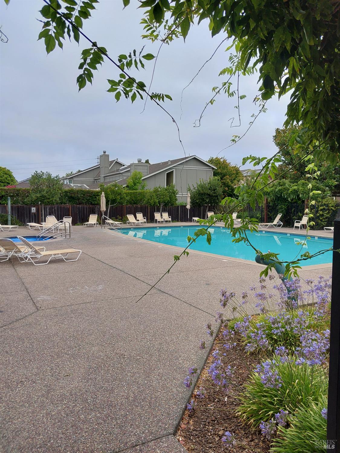 Detail Gallery Image 58 of 69 For 125 Spinnaker Point Dr, San Rafael,  CA 94901 - 2 Beds | 2 Baths