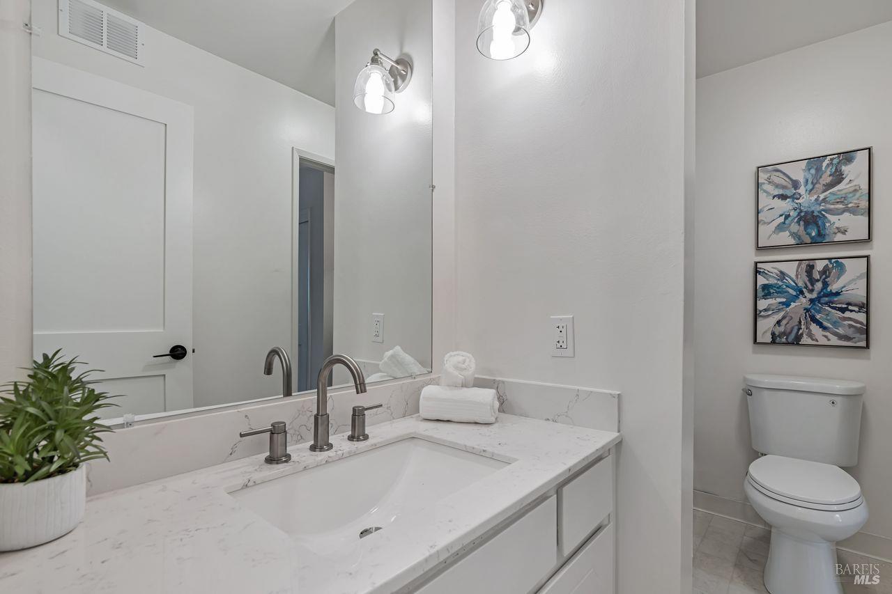 Detail Gallery Image 20 of 36 For 1267 Valley Oak Ct #F,  Novato,  CA 94947 - 3 Beds | 1/1 Baths