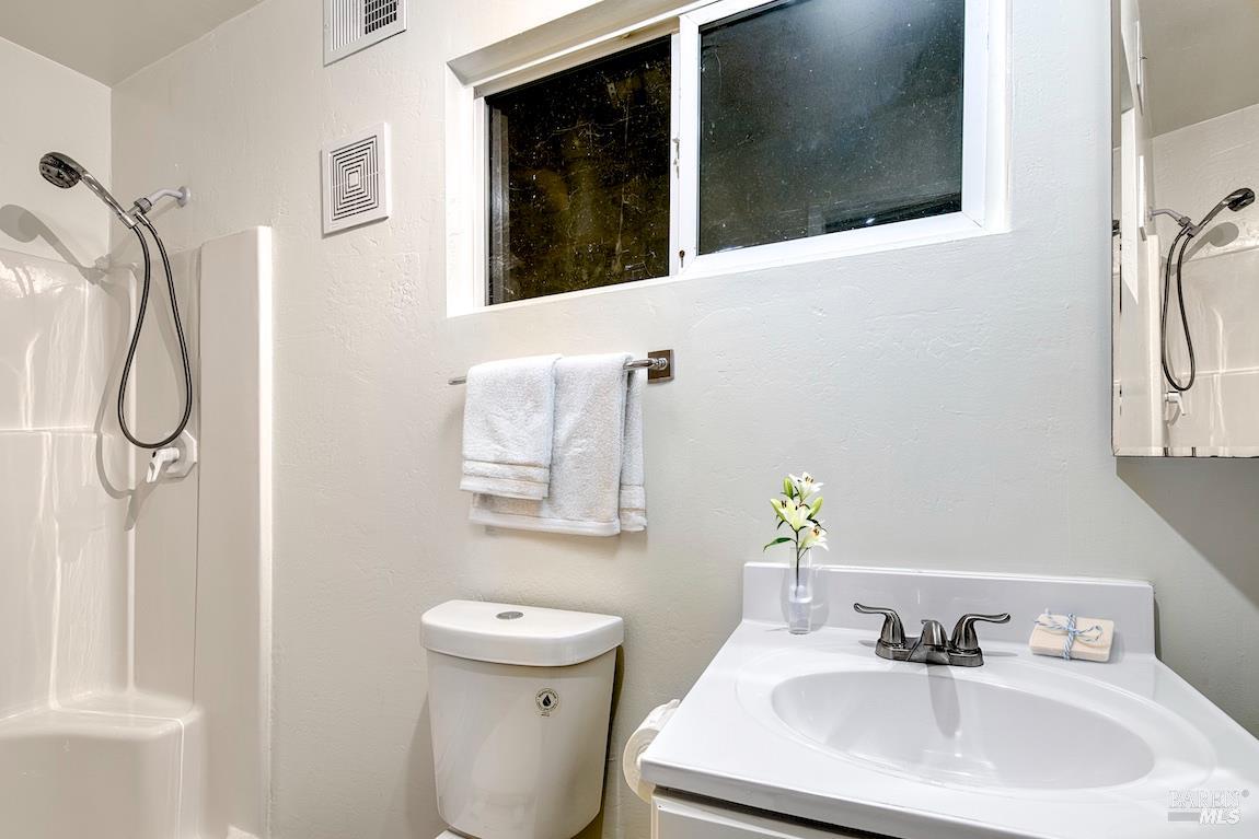 Detail Gallery Image 41 of 54 For 76 Oak Springs Dr, San Anselmo,  CA 94960 - 5 Beds | 3/1 Baths