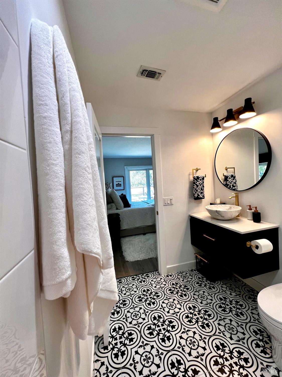 Detail Gallery Image 9 of 14 For 135 Vineyard Cir, Yountville,  CA 94599 - 2 Beds | 2 Baths