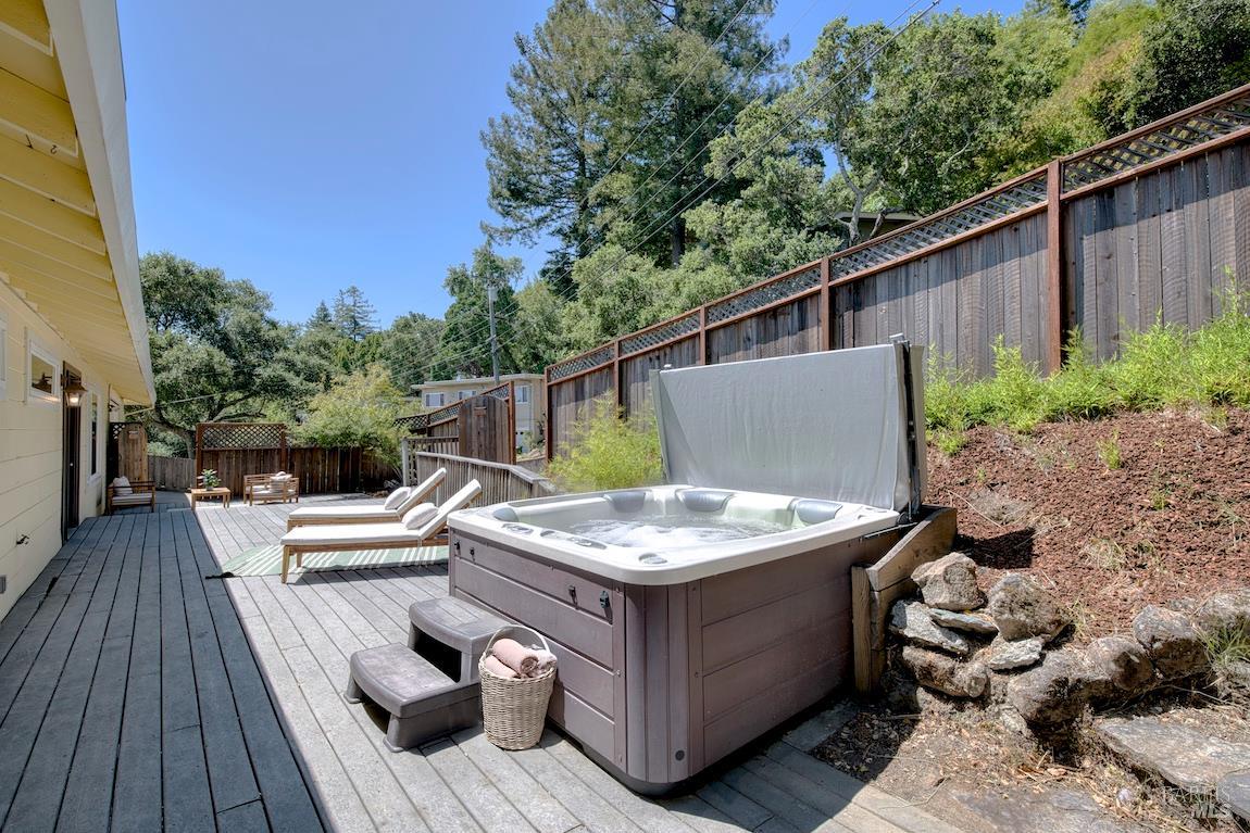 Detail Gallery Image 3 of 54 For 76 Oak Springs Dr, San Anselmo,  CA 94960 - 5 Beds | 3/1 Baths