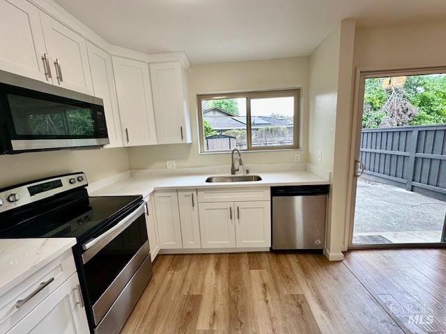 Detail Gallery Image 6 of 15 For 1859 Primavera Dr, Santa Rosa,  CA 95409 - 3 Beds | 1/1 Baths