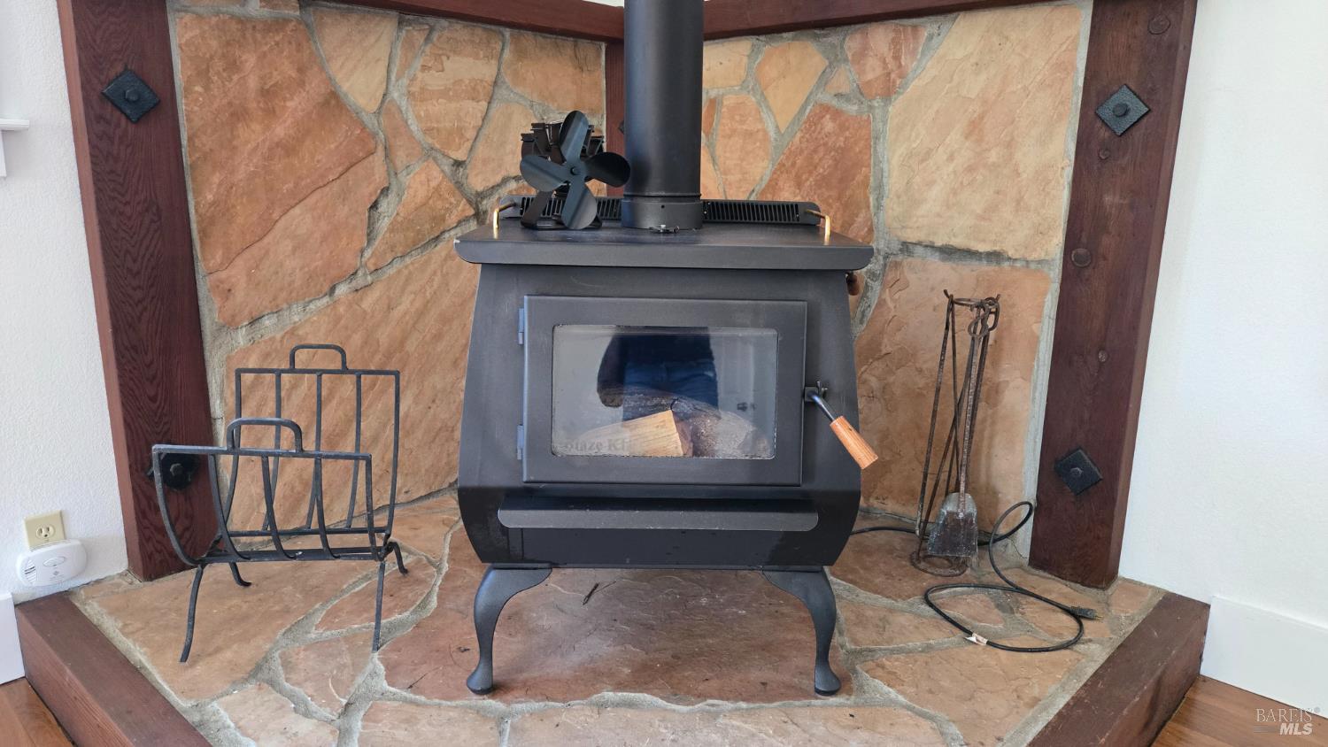 Detail Gallery Image 8 of 46 For 125 Adobe Rd, Penngrove,  CA 94951 - 4 Beds | 3/1 Baths