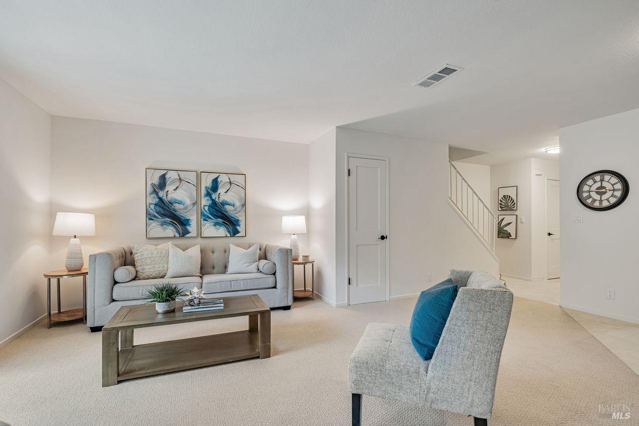Detail Gallery Image 10 of 36 For 1267 Valley Oak Ct #F,  Novato,  CA 94947 - 3 Beds | 1/1 Baths