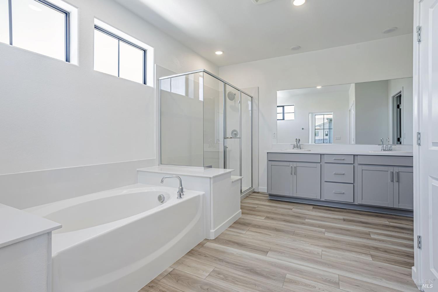 Detail Gallery Image 7 of 12 For 9037 Camino Colegio St, Rohnert Park,  CA 94928 - 4 Beds | 3 Baths