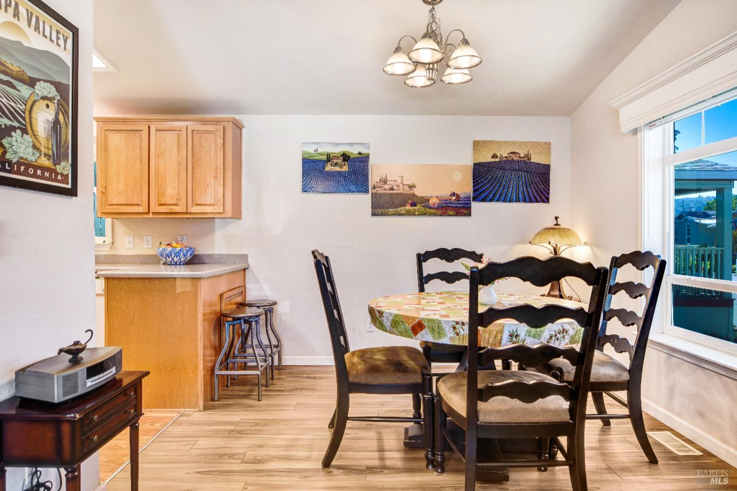 Detail Gallery Image 5 of 34 For 317 Tammy Way, Napa,  CA 94558 - 3 Beds | 2 Baths