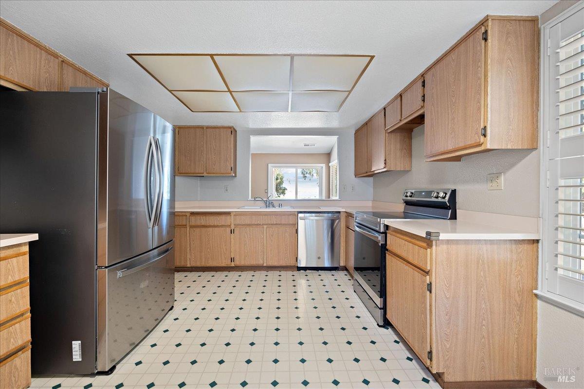 Detail Gallery Image 6 of 38 For 138 Compass Ct, Vallejo,  CA 94590 - 2 Beds | 1 Baths
