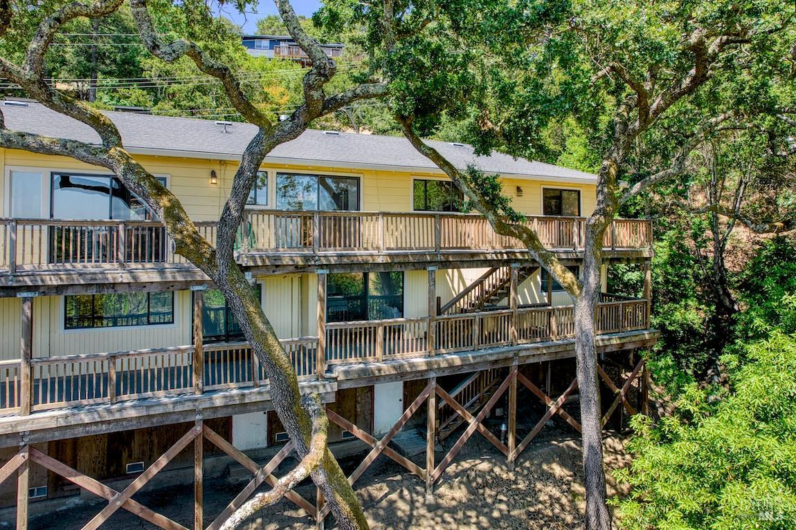 Detail Gallery Image 15 of 54 For 76 Oak Springs Dr, San Anselmo,  CA 94960 - 5 Beds | 3/1 Baths