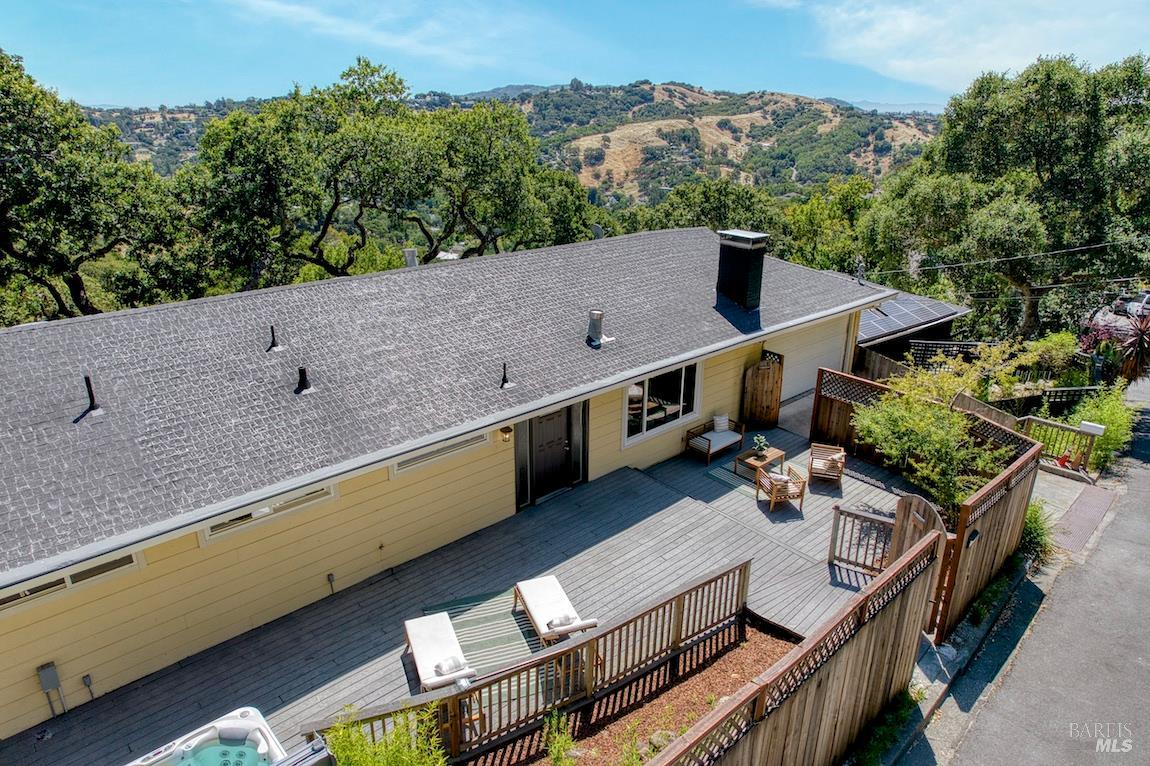 Detail Gallery Image 1 of 54 For 76 Oak Springs Dr, San Anselmo,  CA 94960 - 5 Beds | 3/1 Baths