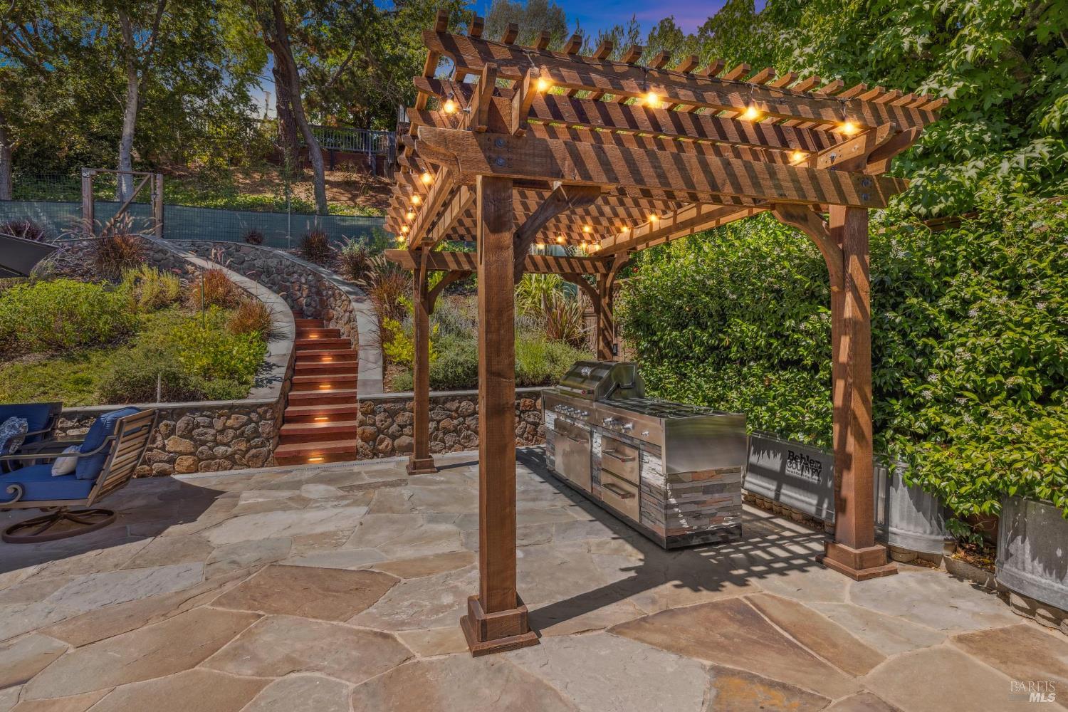Detail Gallery Image 39 of 42 For 24 Twelveoak Hill Dr, San Rafael,  CA 94903 - 4 Beds | 2 Baths