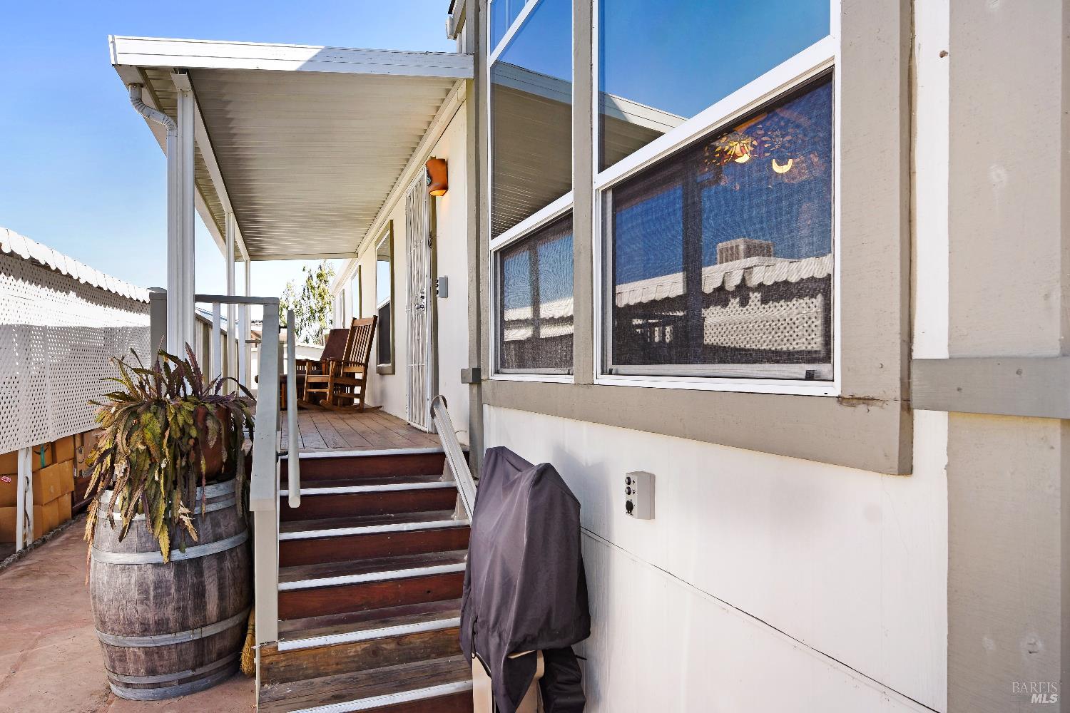 Detail Gallery Image 2 of 34 For 317 Tammy Way, Napa,  CA 94558 - 3 Beds | 2 Baths
