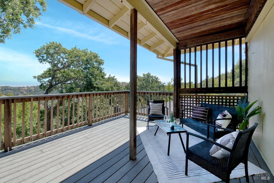 Detail Gallery Image 18 of 54 For 76 Oak Springs Dr, San Anselmo,  CA 94960 - 5 Beds | 3/1 Baths