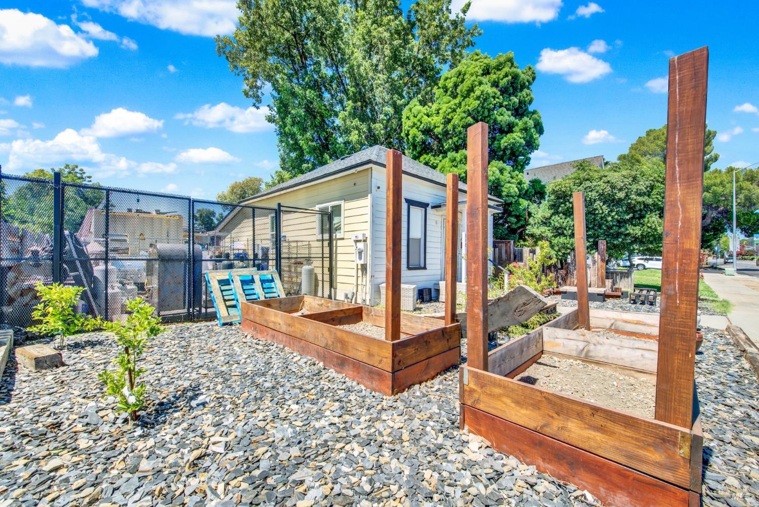 Detail Gallery Image 11 of 27 For 512 Davis St, Vacaville,  CA 95688 - 2 Beds | 2 Baths