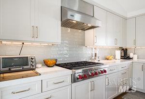 Detail Gallery Image 2 of 8 For 170 Trinidad Dr, Tiburon,  CA 94920 - 4 Beds | 2/1 Baths