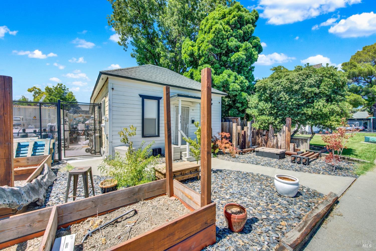 Detail Gallery Image 8 of 27 For 512 Davis St, Vacaville,  CA 95688 - 2 Beds | 2 Baths
