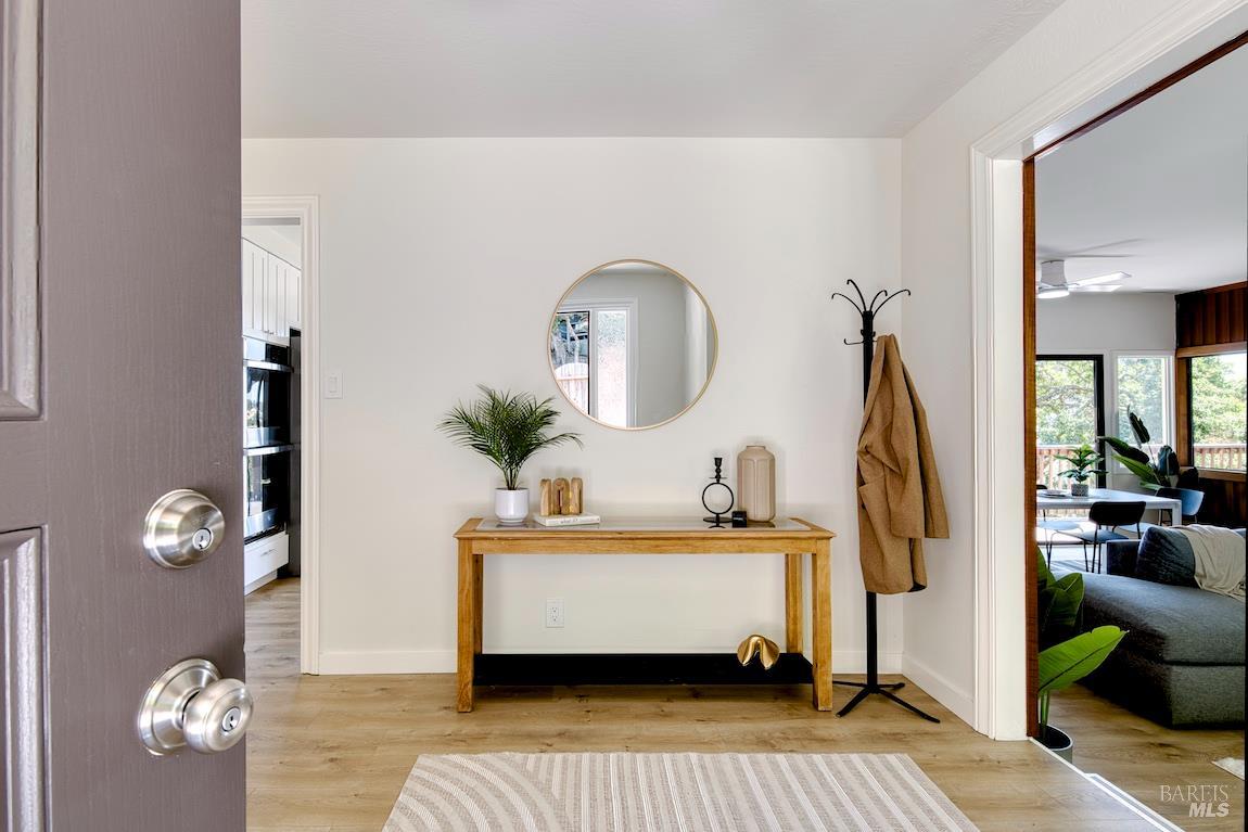 Detail Gallery Image 17 of 54 For 76 Oak Springs Dr, San Anselmo,  CA 94960 - 5 Beds | 3/1 Baths