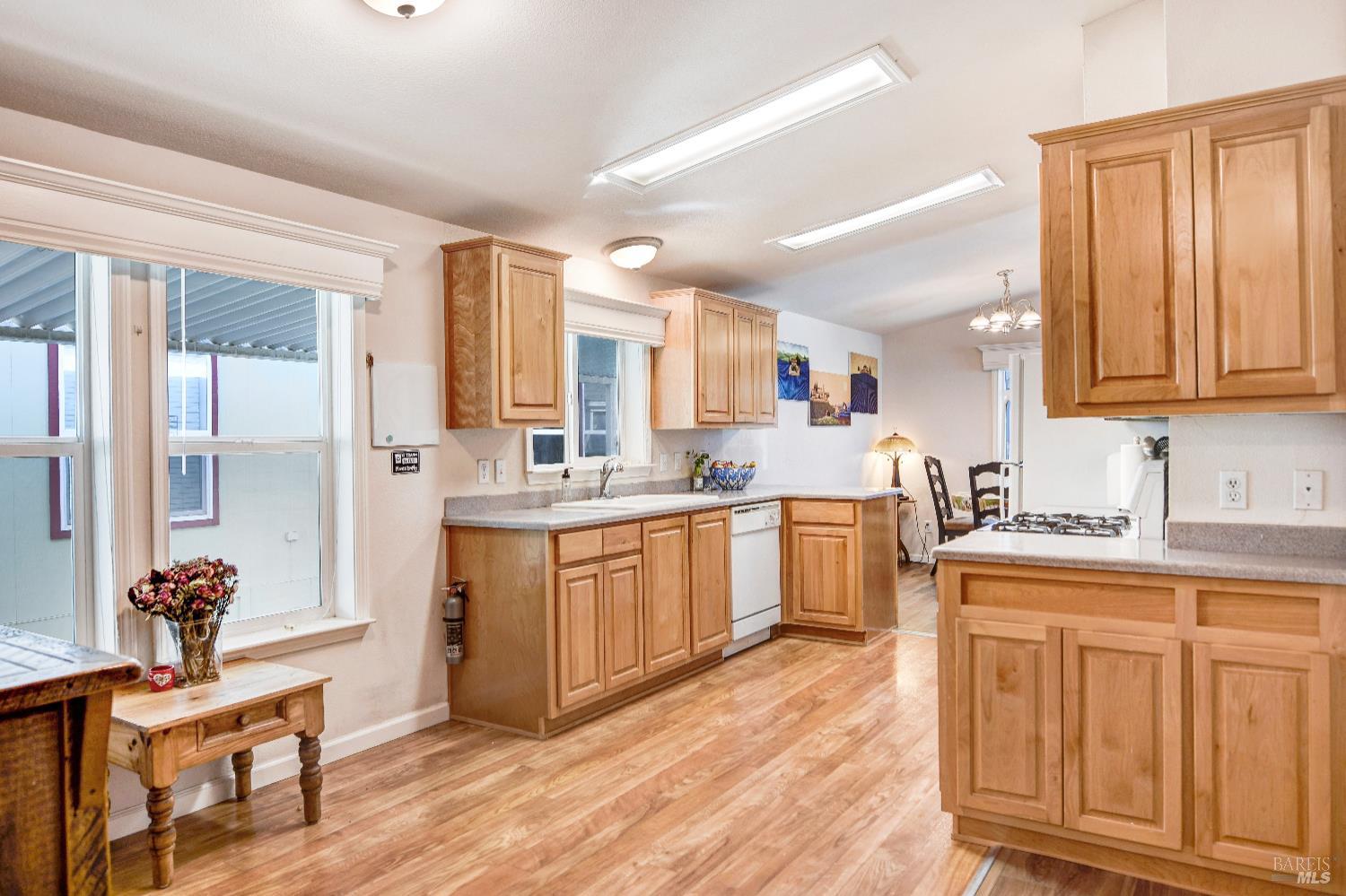 Detail Gallery Image 7 of 34 For 317 Tammy Way, Napa,  CA 94558 - 3 Beds | 2 Baths