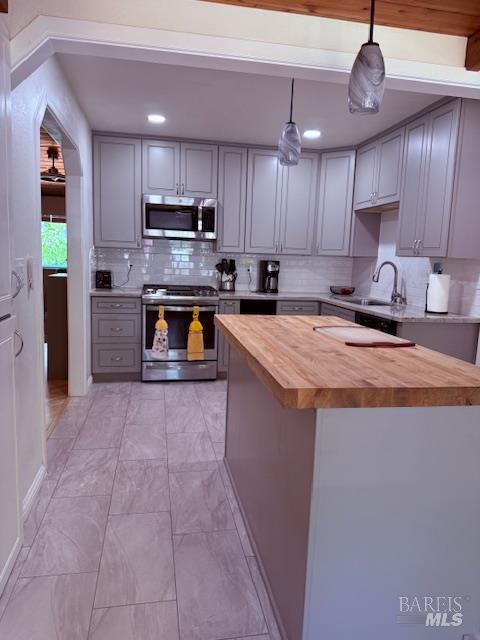 Detail Gallery Image 10 of 35 For 31300 Sherwood Rd, Willits,  CA 95490 - 4 Beds | 3 Baths