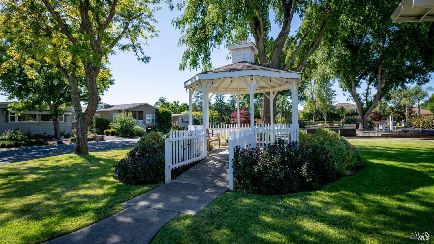 Detail Gallery Image 20 of 34 For 317 Tammy Way, Napa,  CA 94558 - 3 Beds | 2 Baths
