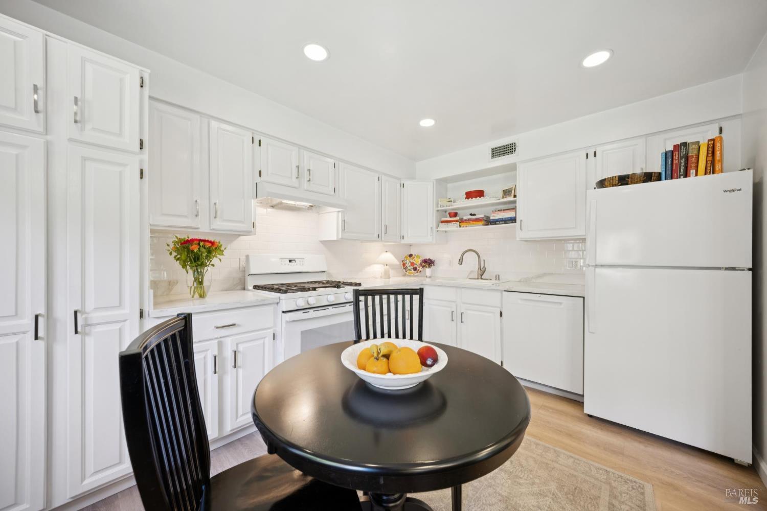 Detail Gallery Image 37 of 47 For 31 Knoll Ln, Mill Valley,  CA 94941 - – Beds | – Baths
