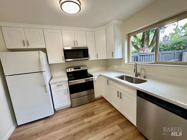 Detail Gallery Image 4 of 15 For 1859 Primavera Dr, Santa Rosa,  CA 95409 - 3 Beds | 1/1 Baths
