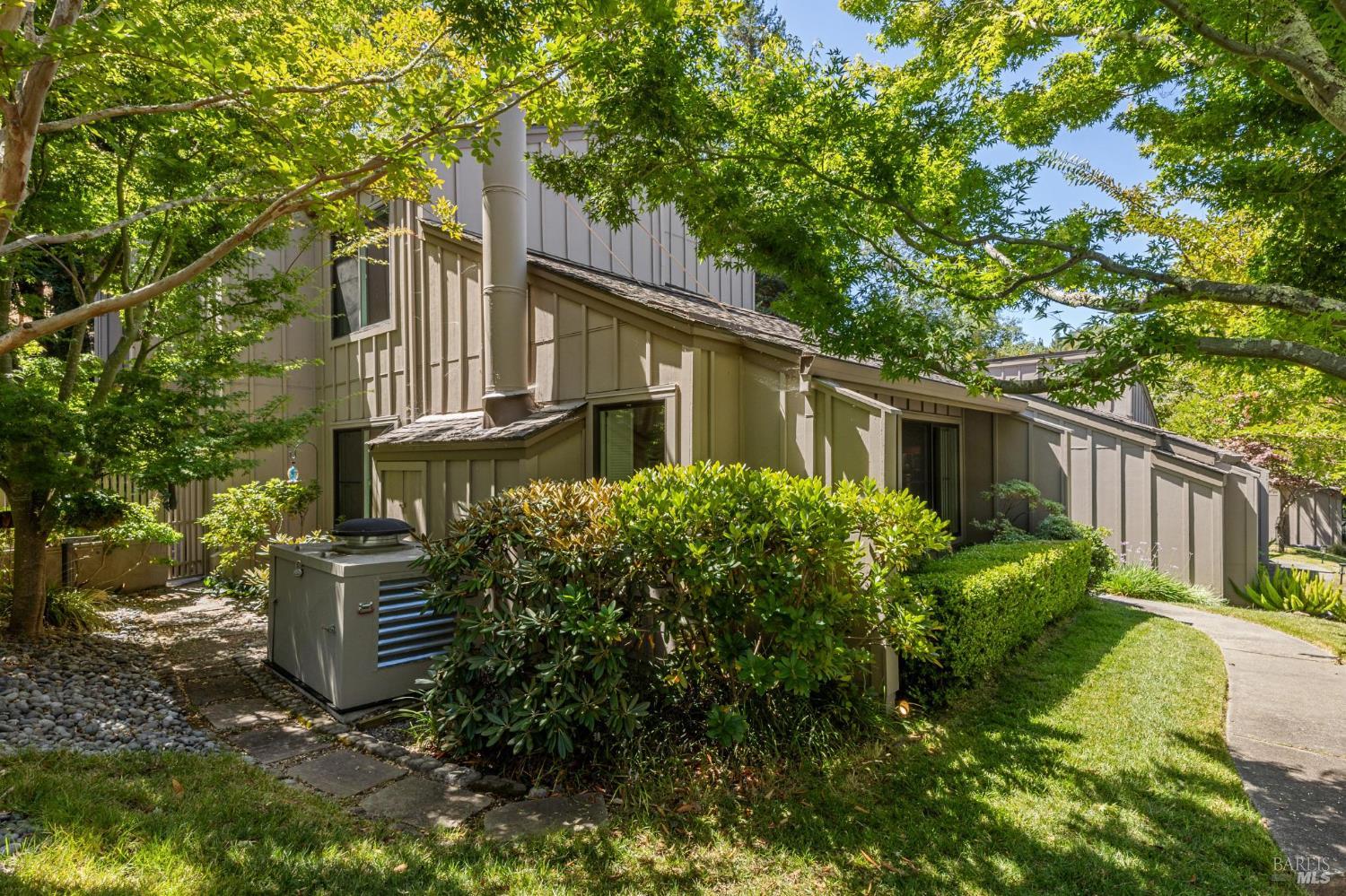 Detail Gallery Image 2 of 48 For 12 Eagle Gap Rd, Novato,  CA 94949 - 4 Beds | 2/1 Baths