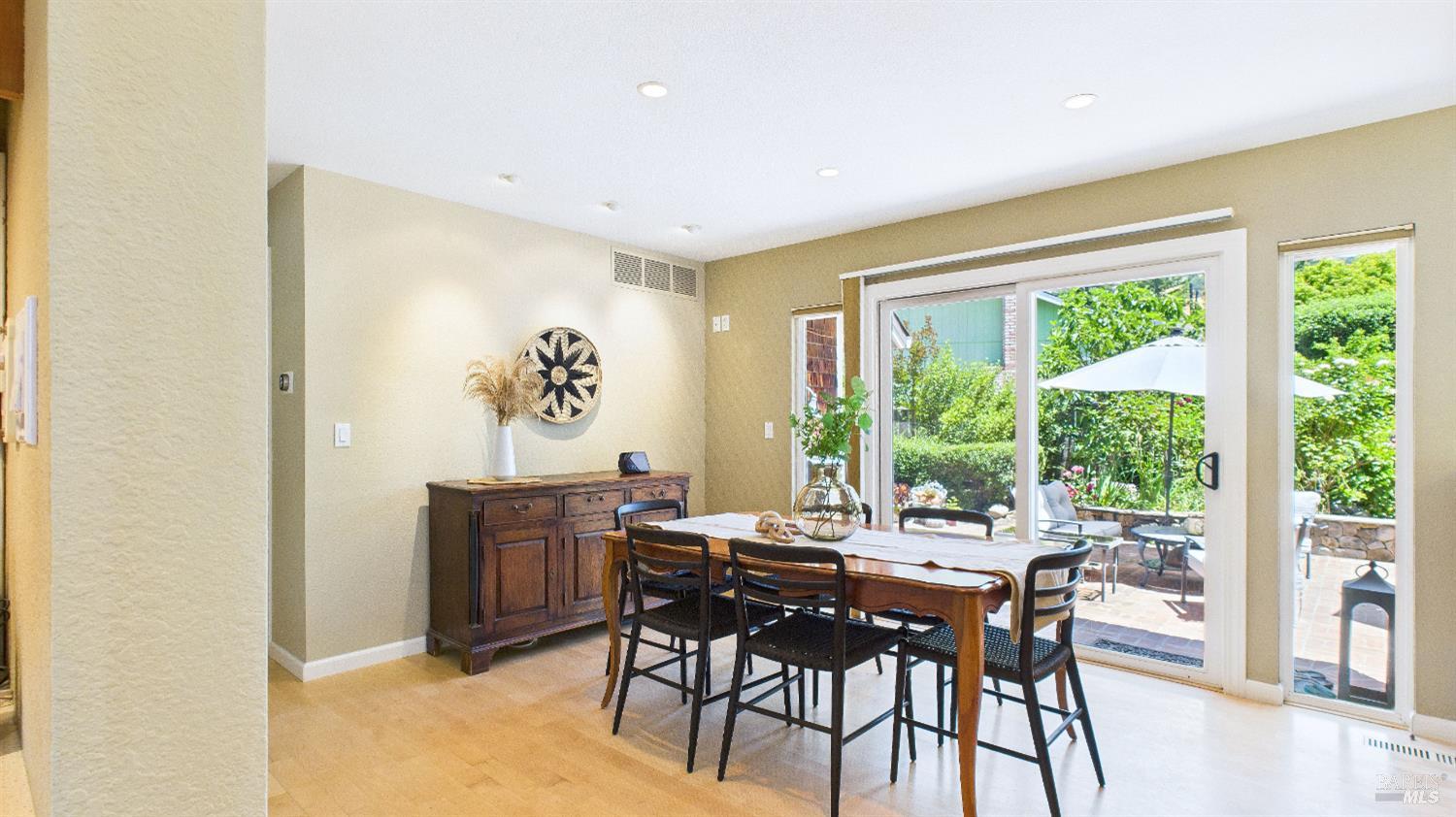 Detail Gallery Image 17 of 63 For 5212 Beaumont Way, Santa Rosa,  CA 95409 - 3 Beds | 2/1 Baths