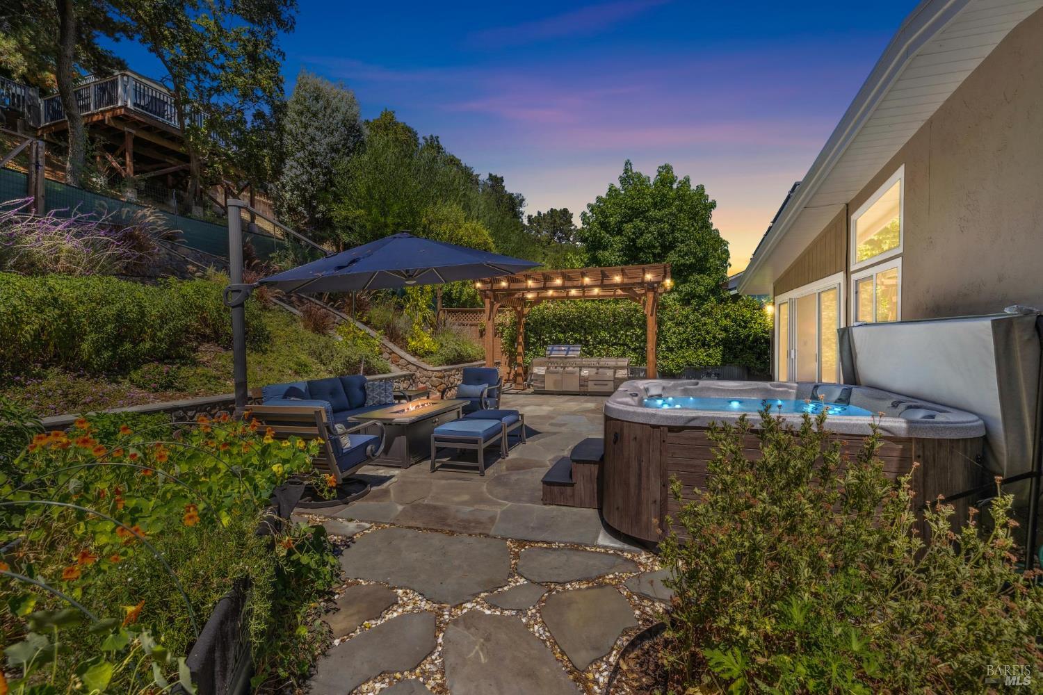 Detail Gallery Image 40 of 42 For 24 Twelveoak Hill Dr, San Rafael,  CA 94903 - 4 Beds | 2 Baths