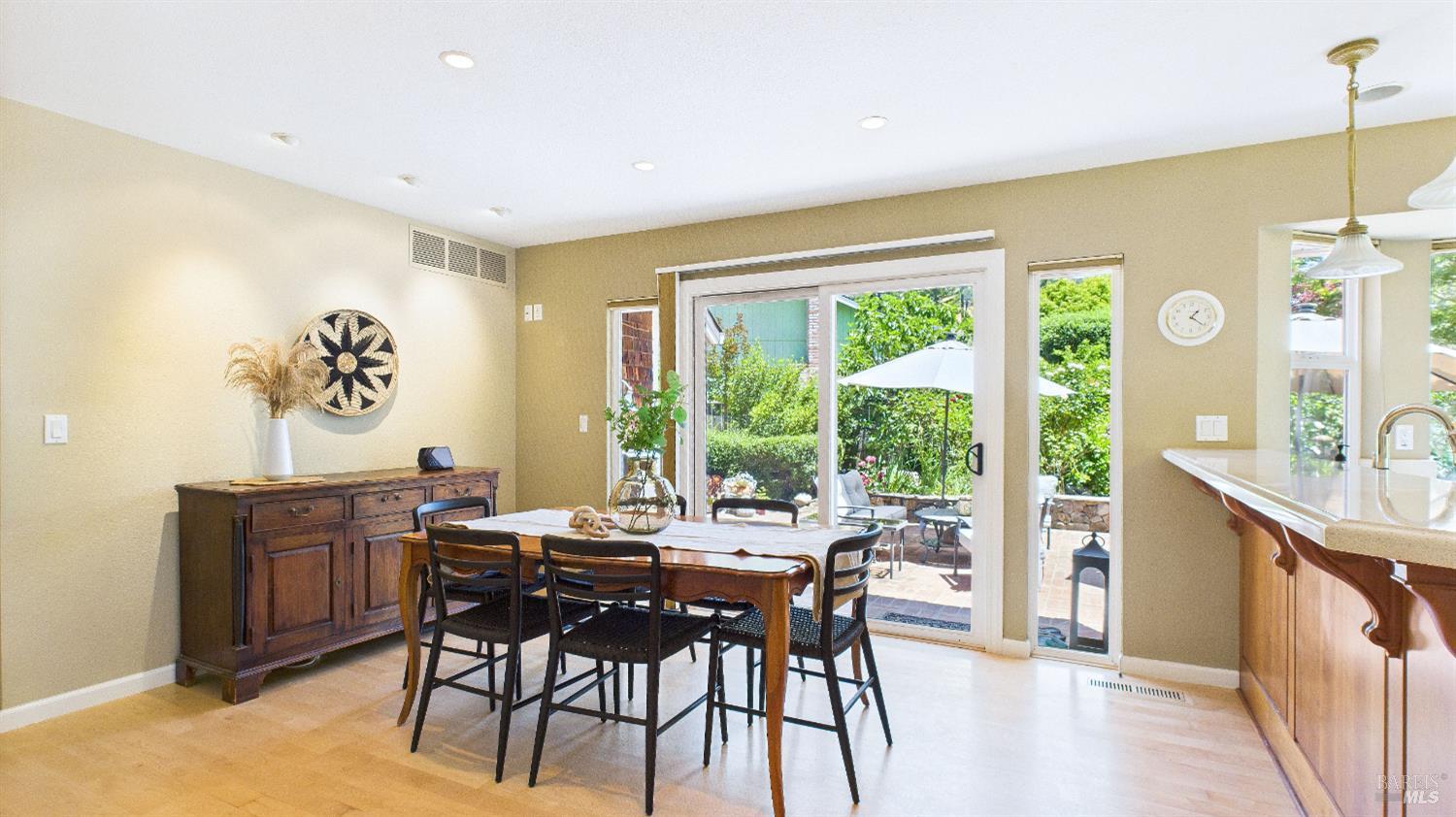 Detail Gallery Image 16 of 63 For 5212 Beaumont Way, Santa Rosa,  CA 95409 - 3 Beds | 2/1 Baths