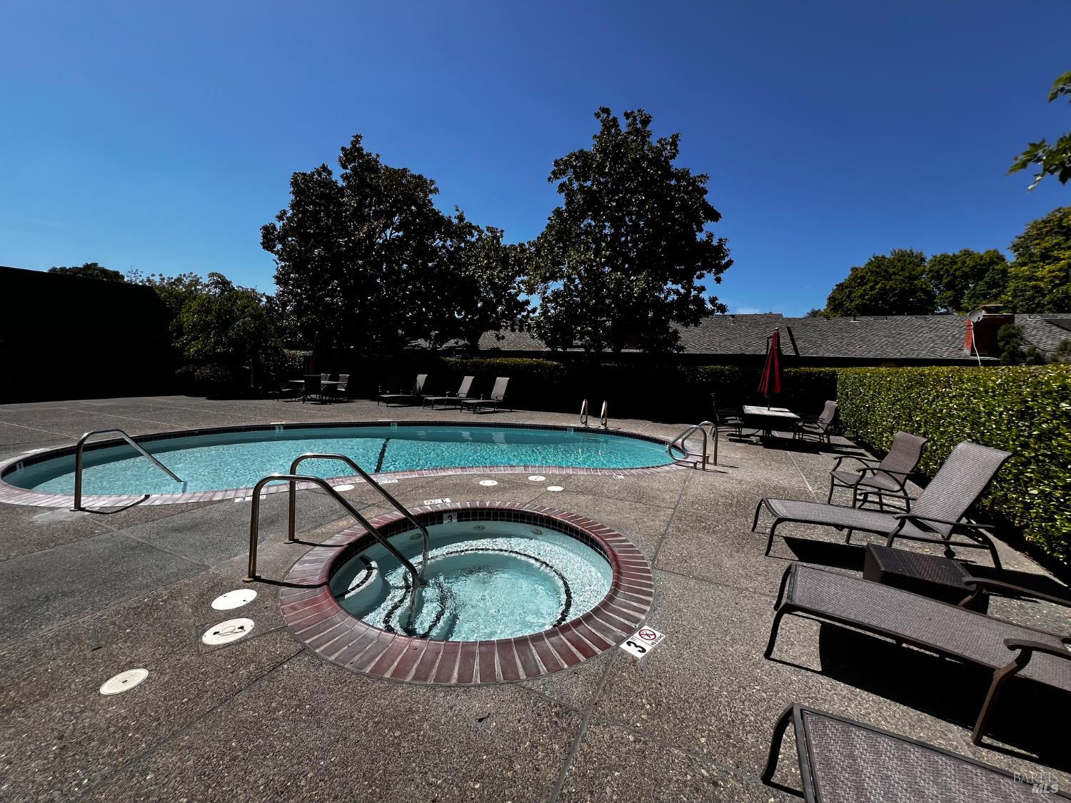 Detail Gallery Image 14 of 14 For 135 Vineyard Cir, Yountville,  CA 94599 - 2 Beds | 2 Baths