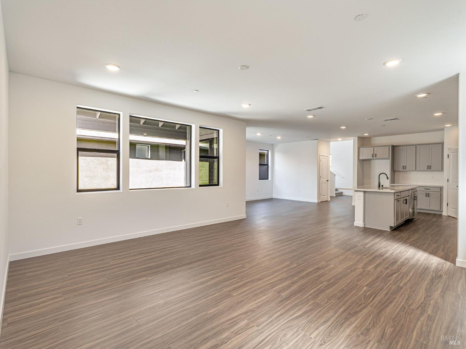 Detail Gallery Image 3 of 11 For 9029 Camino Colegio Rd, Rohnert Park,  CA 94928 - 4 Beds | 3 Baths